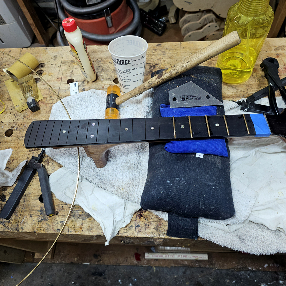 Neck fretted